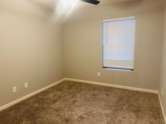 Building Photo - Modern 3-Bedroom Home with Solar Efficiency in Peaceful Mohave Valley Neighborhood