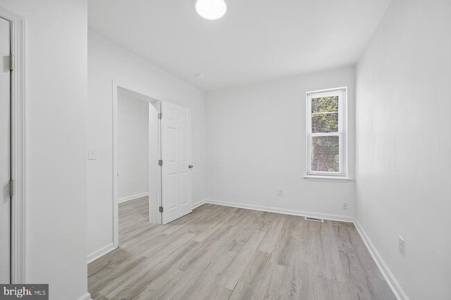 Building Photo - 5829 Crittenden St