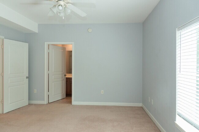 Building Photo - 113 Brooks St SE