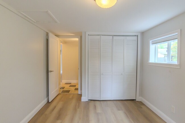 Building Photo - 3bd/1.75ba Seattle Home