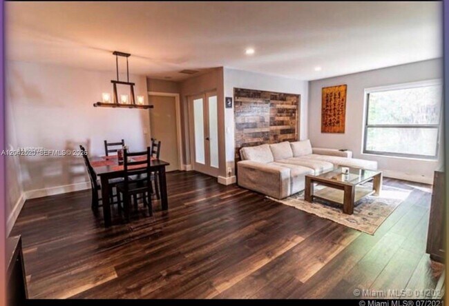 Building Photo - 3833 Cocoplum Cir