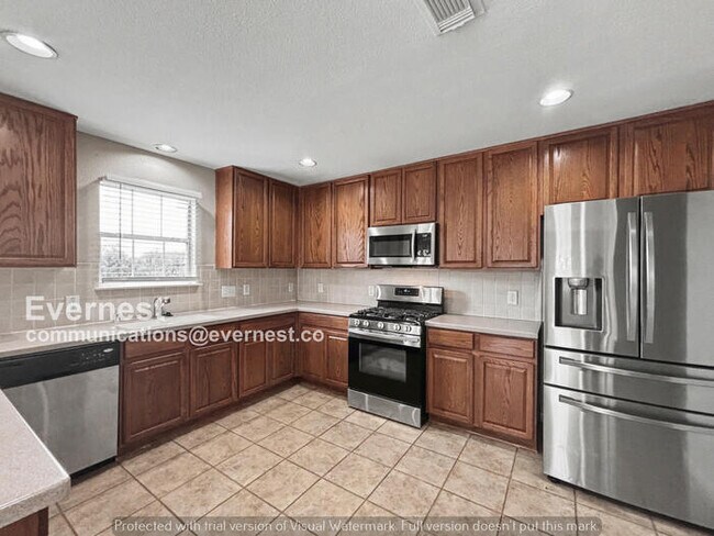 Building Photo - 3 Bed/2 Bath Home with Garage / Pet-Friendly / Available Now!