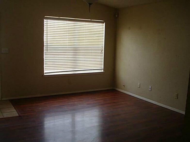 Building Photo - 7537 Luz de lumbre Ave