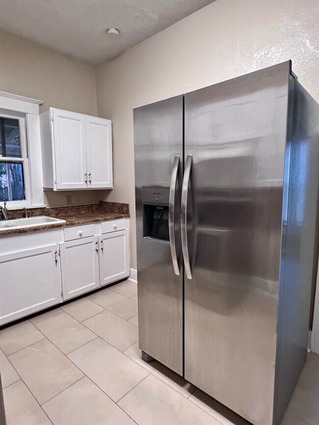 Building Photo - 2016 Rosario St