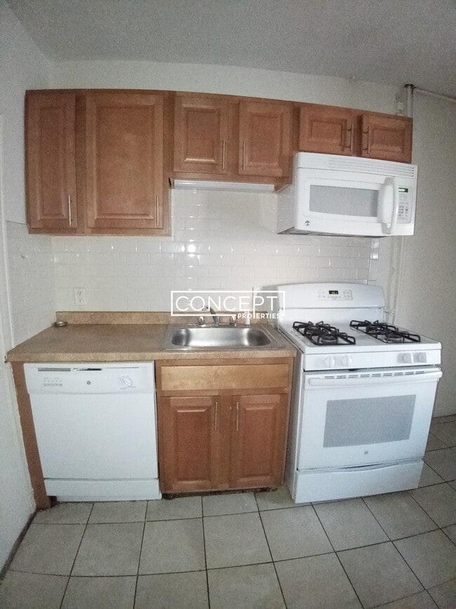 Building Photo - 15 Barrows St