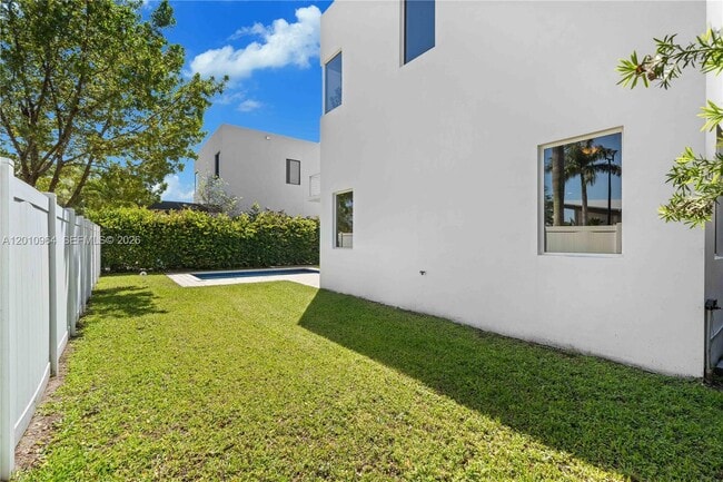 Building Photo - 9915 NW 75th St