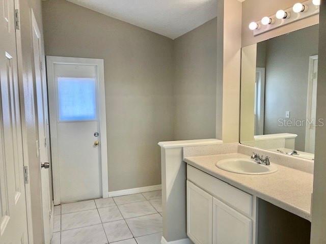 Building Photo - 2342 Queenswood Cir