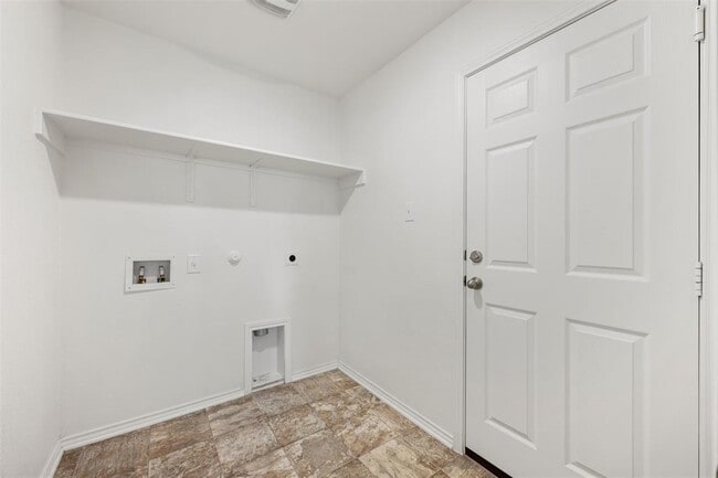 Building Photo - 704 Bailey Park Dr