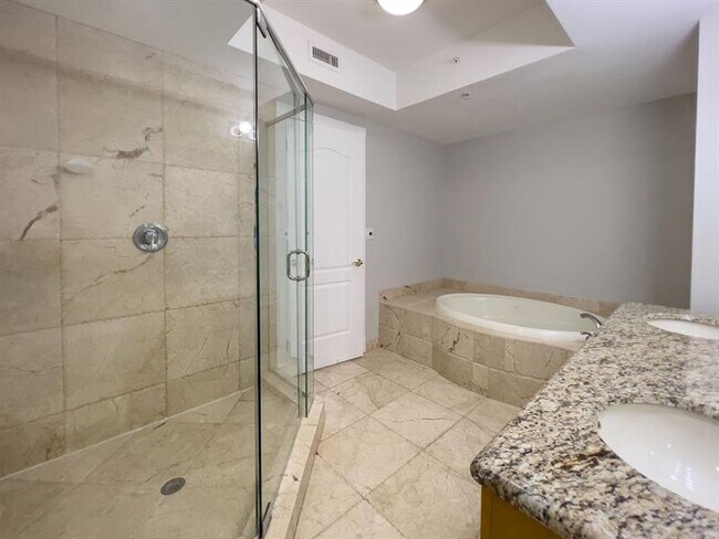 Building Photo - 4241 N Ocean Blvd