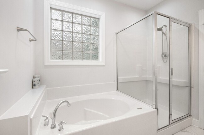 Building Photo - Gorgeous brick ranch with bonus room!!! Application Pending
