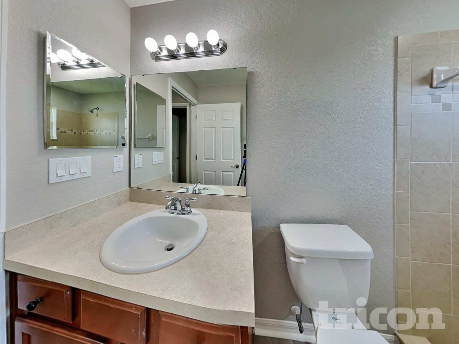Building Photo - 921 Kingfisher Dr