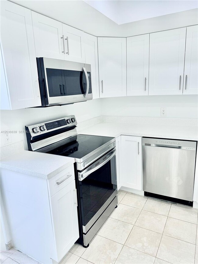 Building Photo - 15065 SW 49th Ln