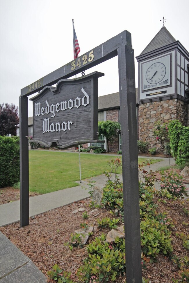 Building Photo - Three Blocks from the Light Rail