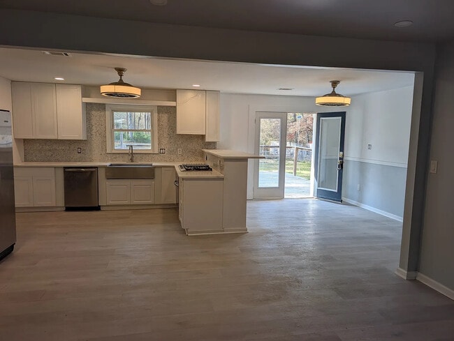 Building Photo - Room in Duplex on Union Rd SW