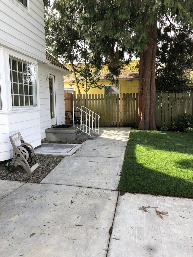 Walkway to 2nd patio - 6315 NE 36th Ave