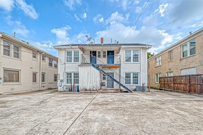 Building Photo - 515 W Gray St