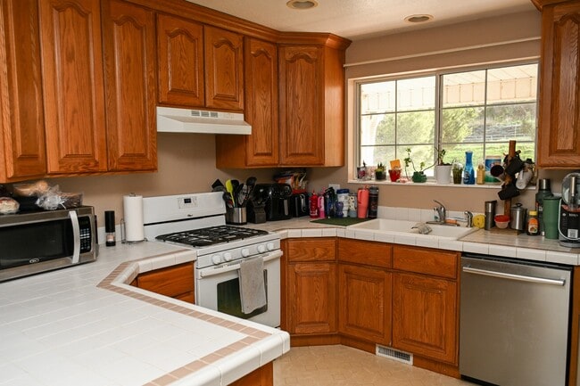 Building Photo - 788 S Hwy 66-