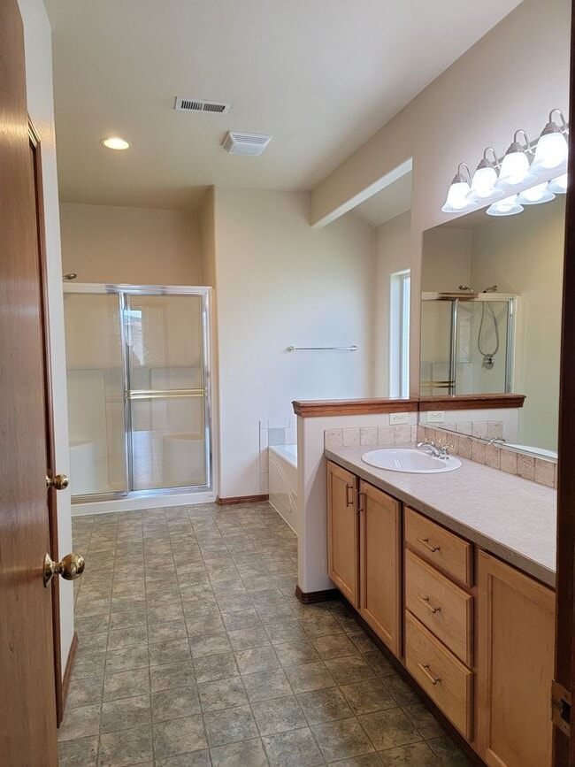 Building Photo - South Richland Rambler for Rent
