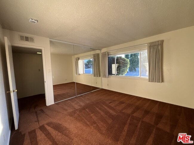 Building Photo - 46165 Burroweed Ln