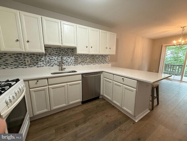Building Photo - 155 Weybridge Dr