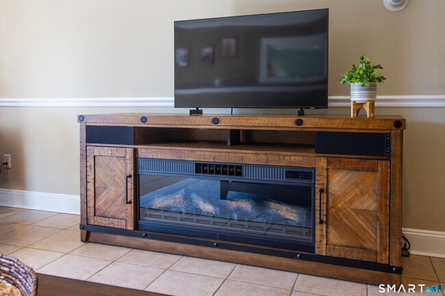 Building Photo - 14 Lake Dr N