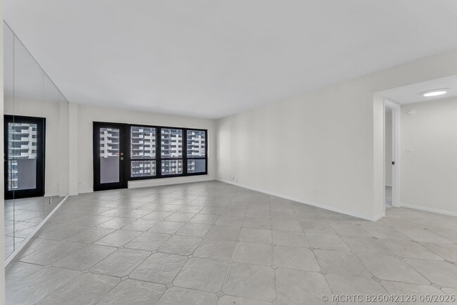 Building Photo - 5000 N Ocean Blvd