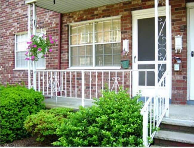 Building Photo - 800 Old Springfield Ave