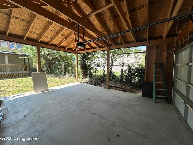 Building Photo - 1109 Reutlinger Ave