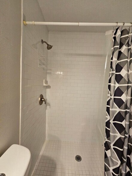 Building Photo - 540 Golden Raintree Pl