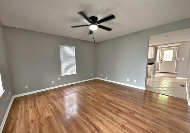 Building Photo - 1324 W Walnut St