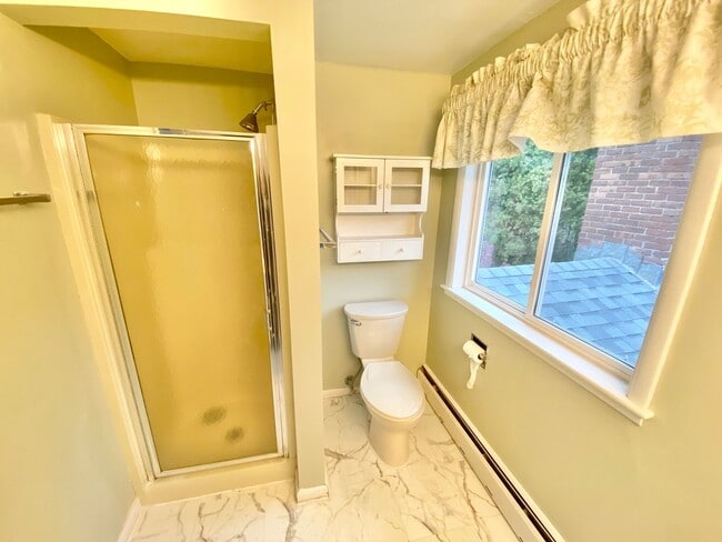 Building Photo - 4 Bedroom Home in Burlington VT Available ...