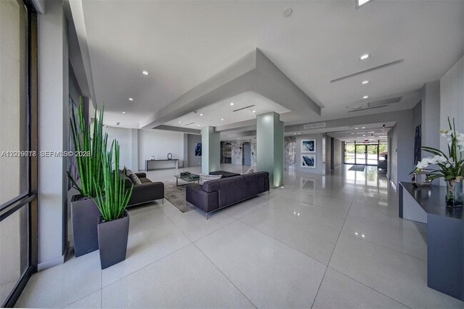 Building Photo - 20379 W Country Club Dr