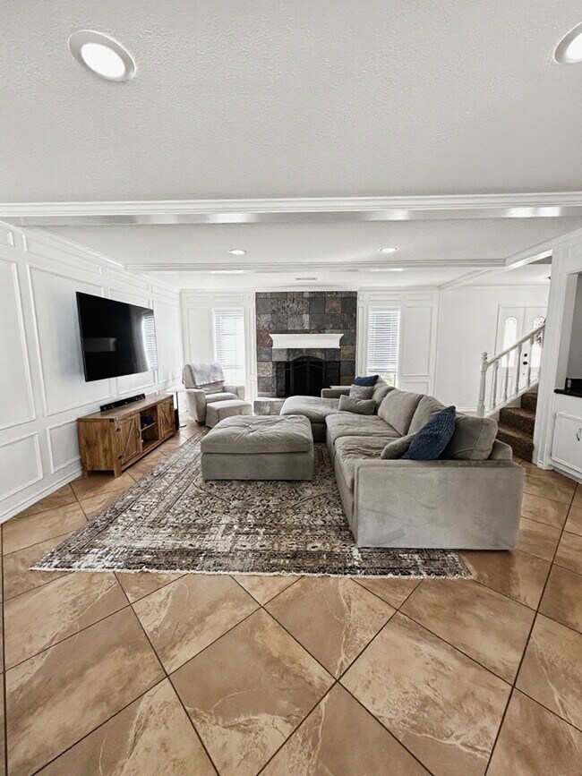 Building Photo - 3934 Cypress Lake Dr