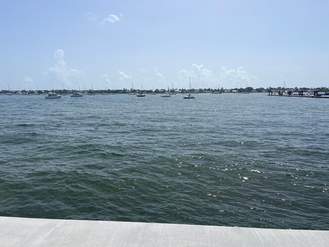 Building Photo - 4500 N Flagler Dr