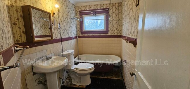 Building Photo - 1201 E 172nd St