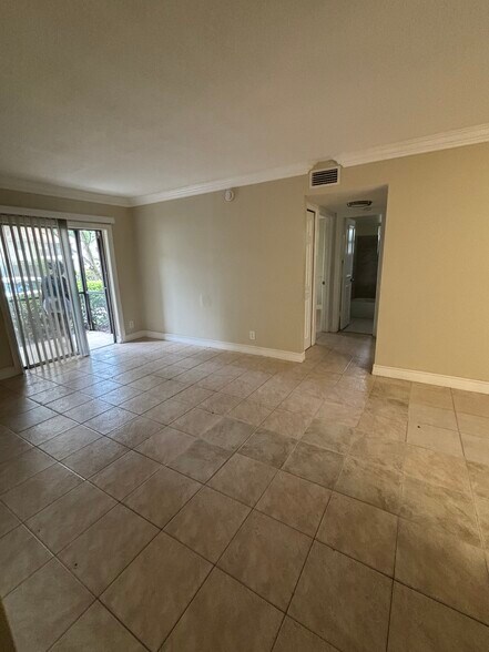 Building Photo - 116 Gardens Dr