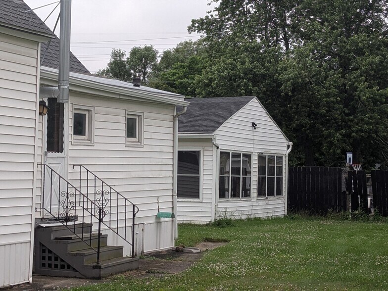 Building Photo - 218 Alaska St