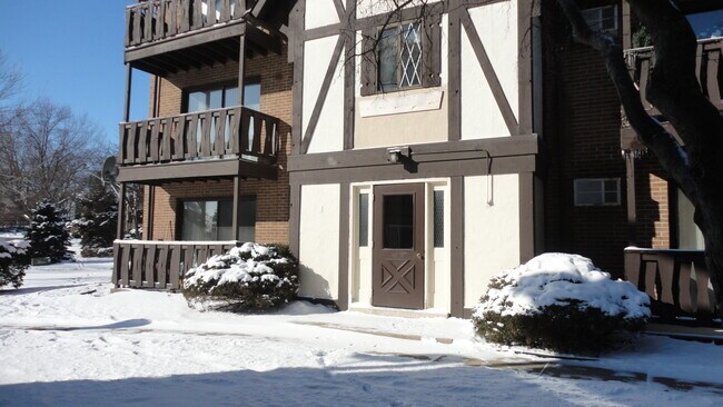 Primary Photo - 1110 Chalet Dr