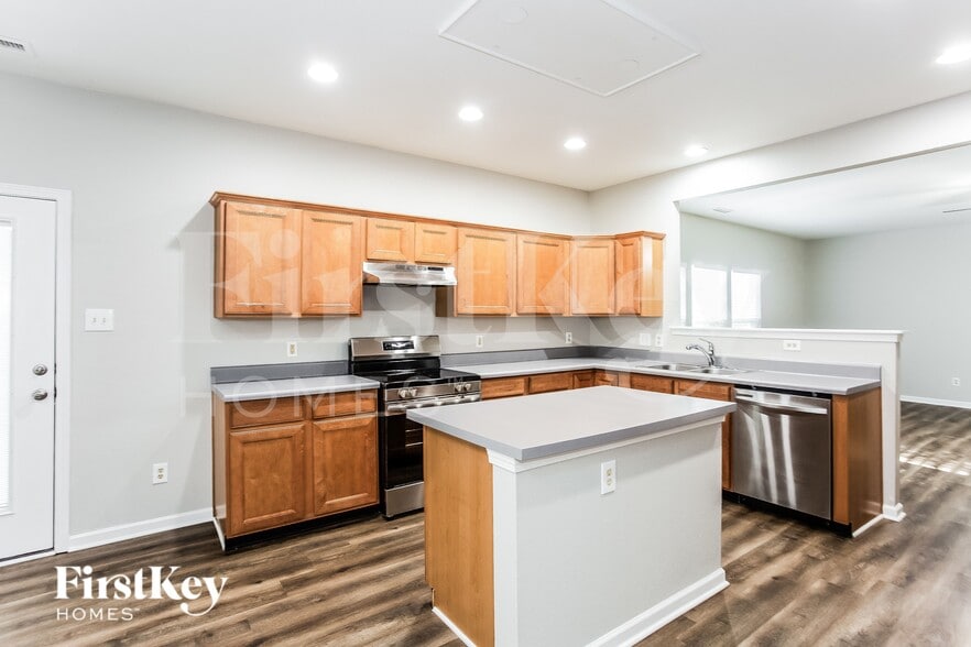 Building Photo - 727 Sinclair Dr