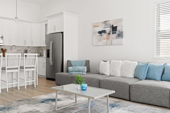 Building Photo - Gorgeous New Constriction House in Tampa