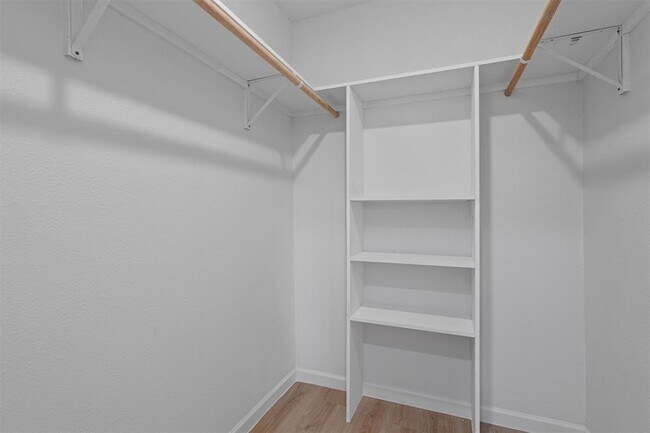 Building Photo - 1700 Deep Wood Dr