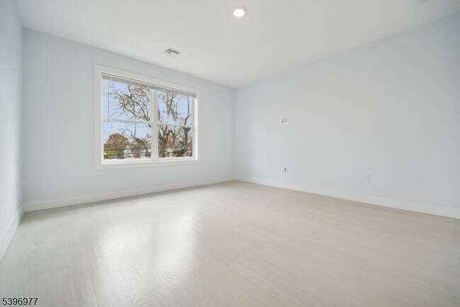 Building Photo - 134 Hillside Ave