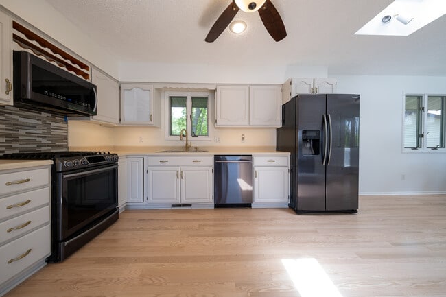 Building Photo - 8564 Lincoln St