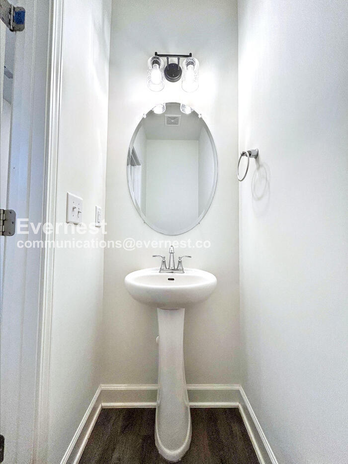 Building Photo - 787 Coopers Wy