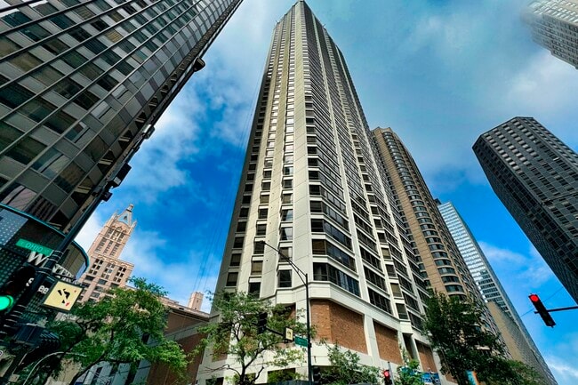Primary Photo - 400 E Ohio St