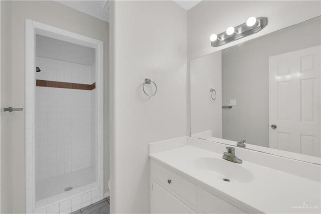 Building Photo - 21 West Dr