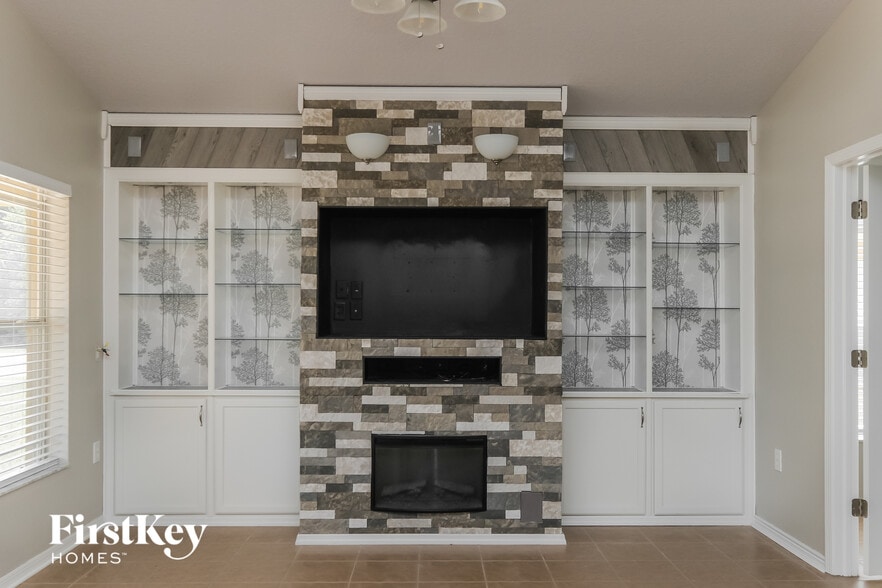 Building Photo - 9728 Highland Ridge Dr