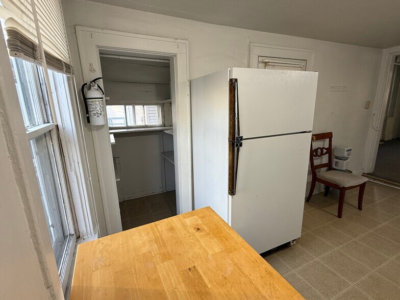 Building Photo - 222 N Dubuque St