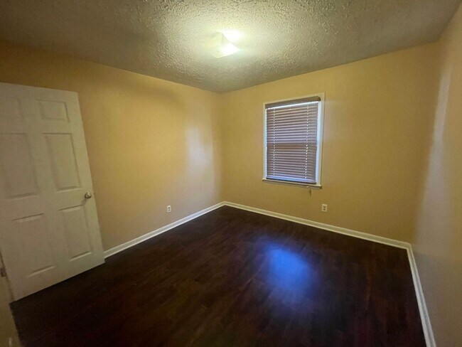 Building Photo - 917 Johnson St