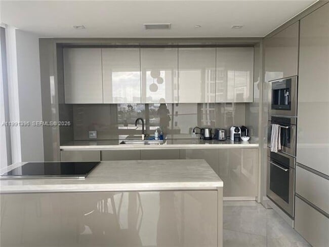 Building Photo - 18975 Collins Ave